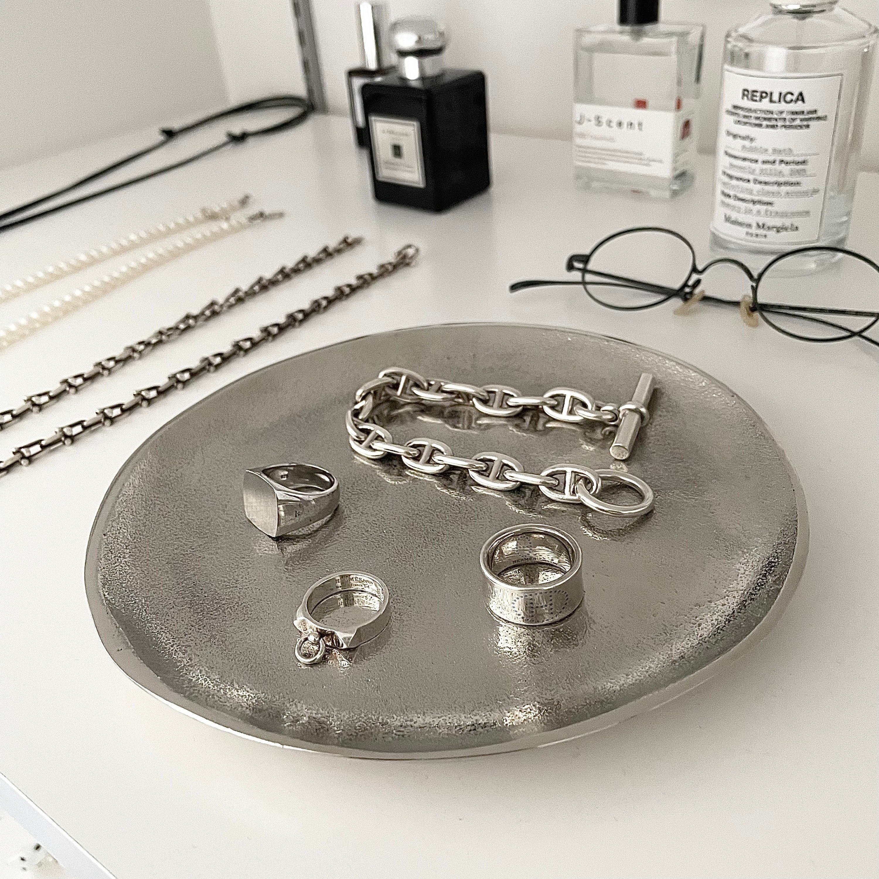 ニトリのおすすめインテリアアイテム「プレートアンワルラウンド」