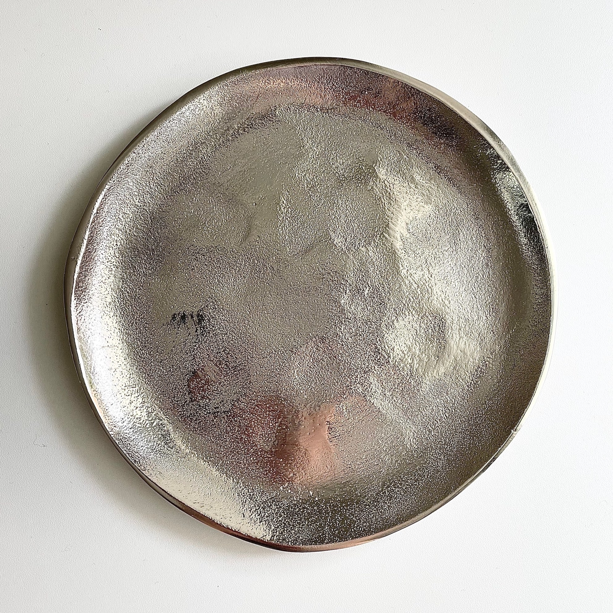 ニトリのおすすめインテリアアイテム「プレートアンワルラウンド」