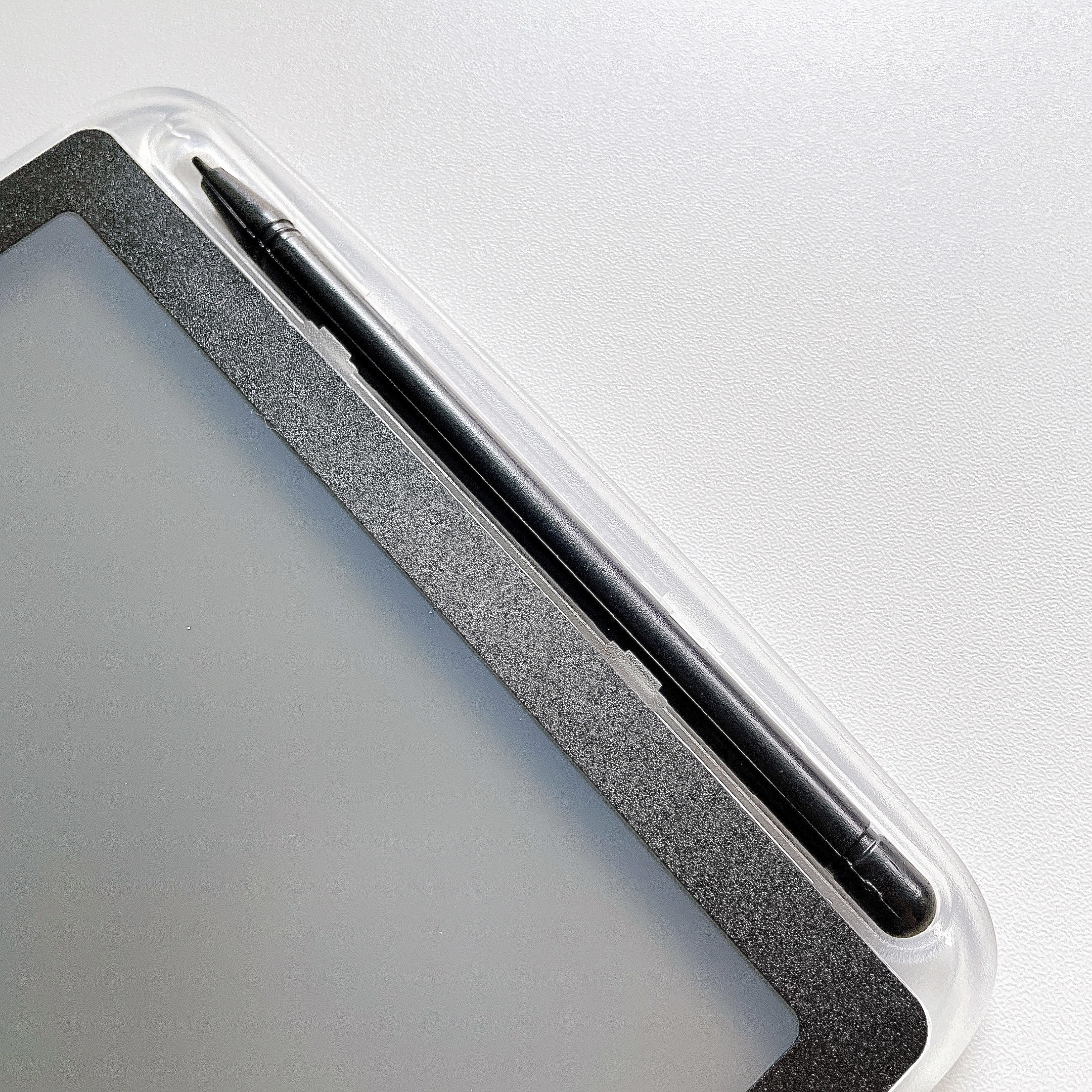 3COINS(スリーコインズ)のオススメの便利グッズ「8.5インチスケルトン電子メモパッド」