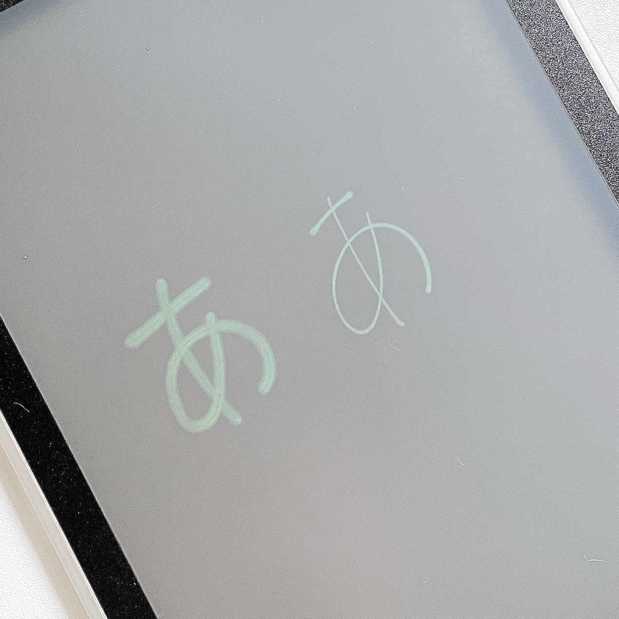 3COINS(スリーコインズ)のオススメの便利グッズ「8.5インチスケルトン電子メモパッド」