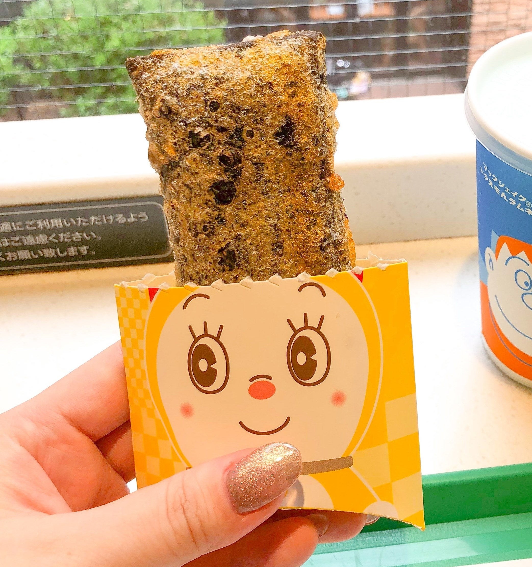 マクドナルドのオススメのスイーツ「ドラえもん チョコバナナパイ」