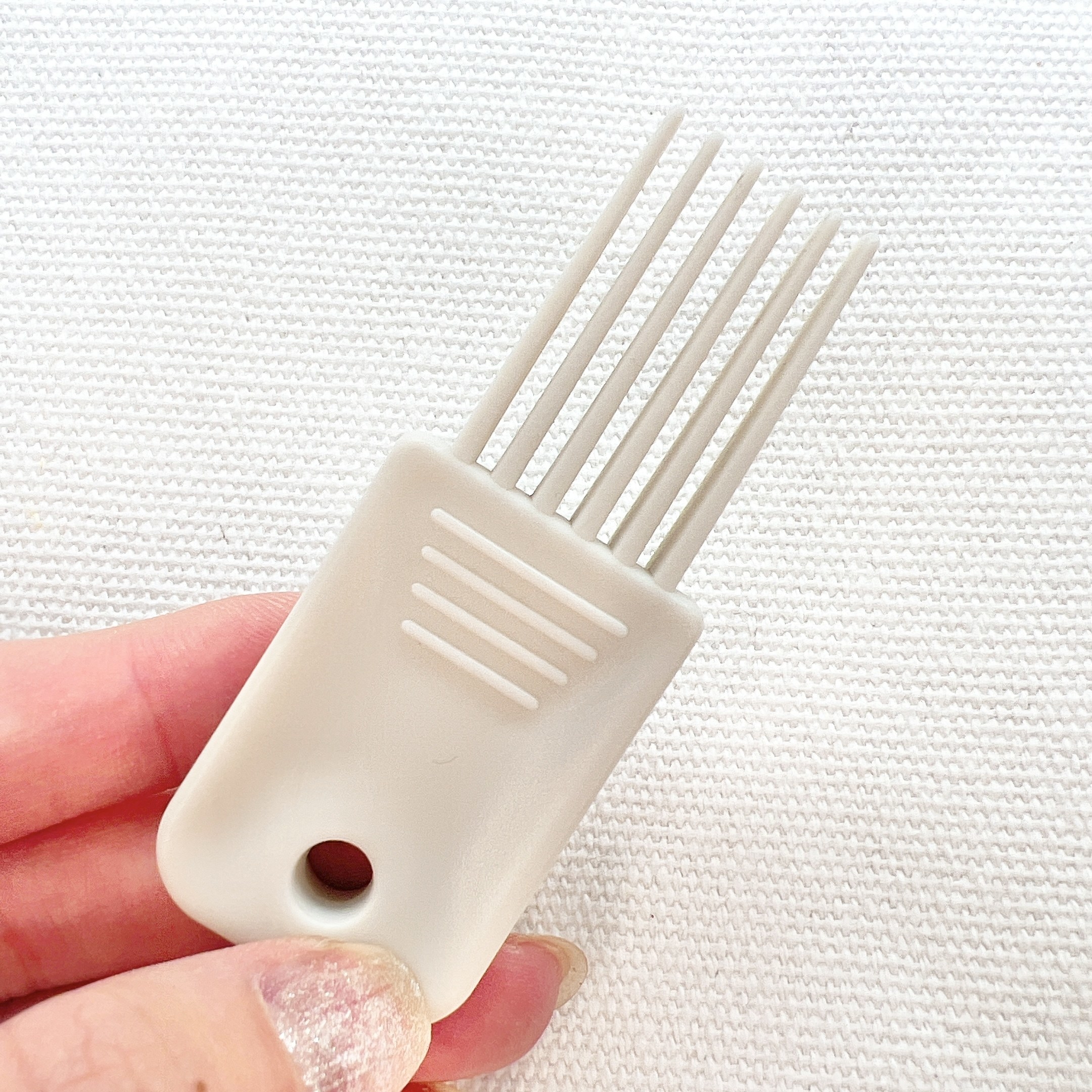 3COINS（スリーコインズ）の便利なキッチンアイテム「みじん切りはさみ」