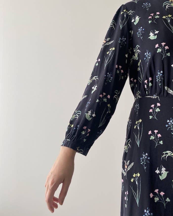 レトロ風デザインが可愛い♡ユニクロの「花柄ワンピース」羽織るだけでオシャレなんです！