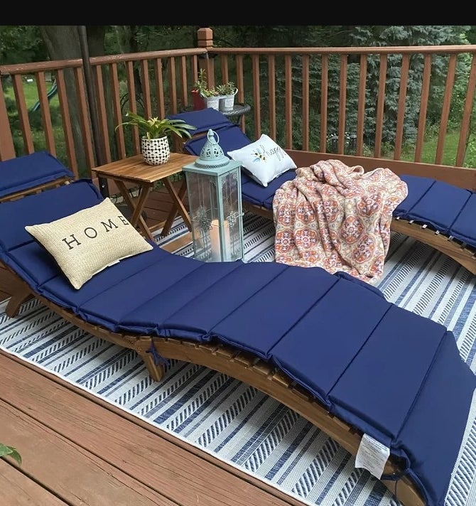 A reviewer&#x27;s image of the indoor/outdoor rug