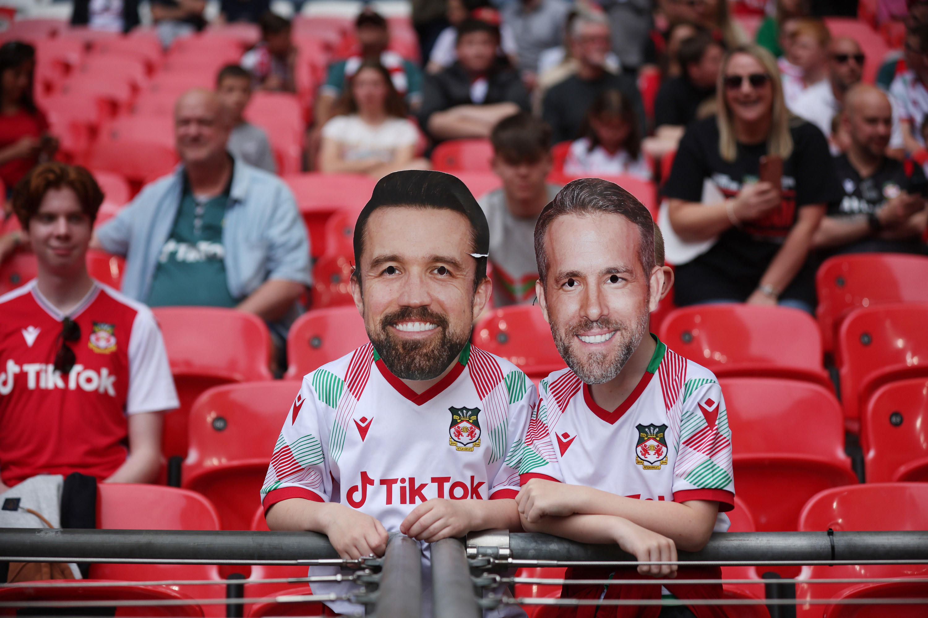 Rob&#x27;s and Ryan&#x27;s heads superimposed on two people in an audience