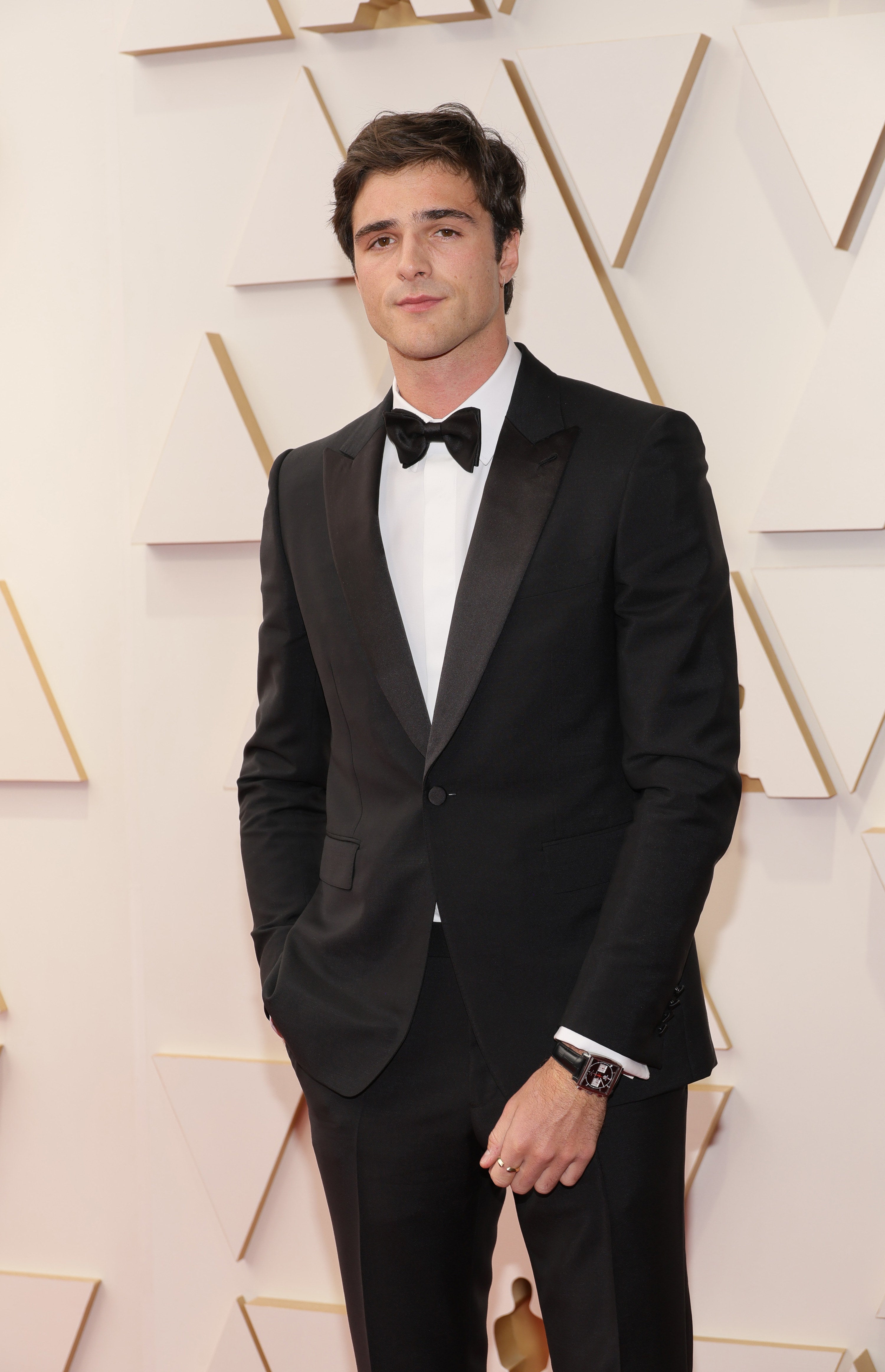 Jacob Elordi Wanted To Smoke In Kissing Booth Films