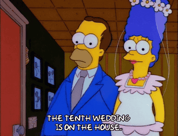 Homero y Marge SIMPSONS. Texto en Inglés &quot;The tent wedding is on the house&quot;