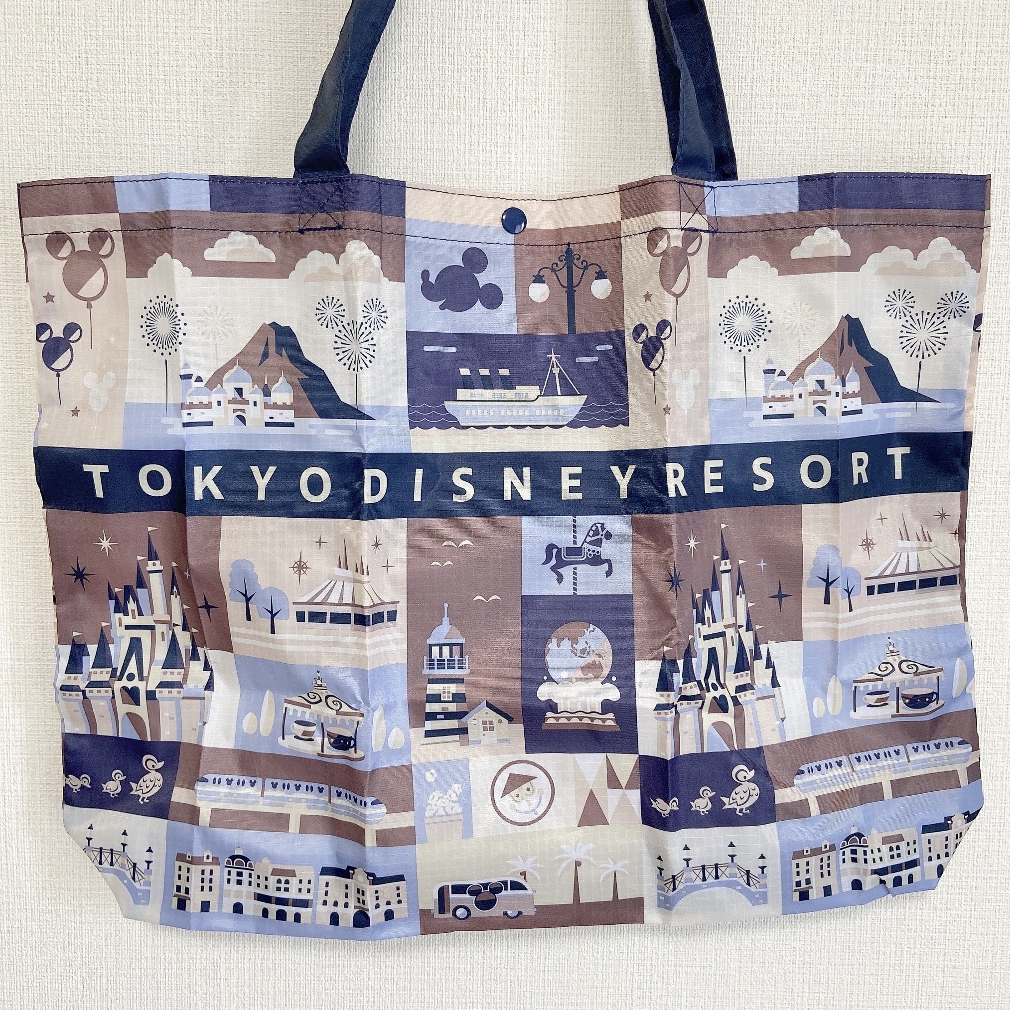 東京ディズニーランド（Tokyo Disneyland）のおすすめお土産「ショッピングバッグ」ミッキーが可愛くて大容量