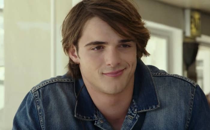 Jacob Elordi sonriendo