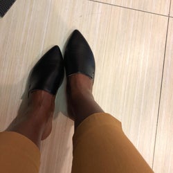 Reviewer pic of the mules in black