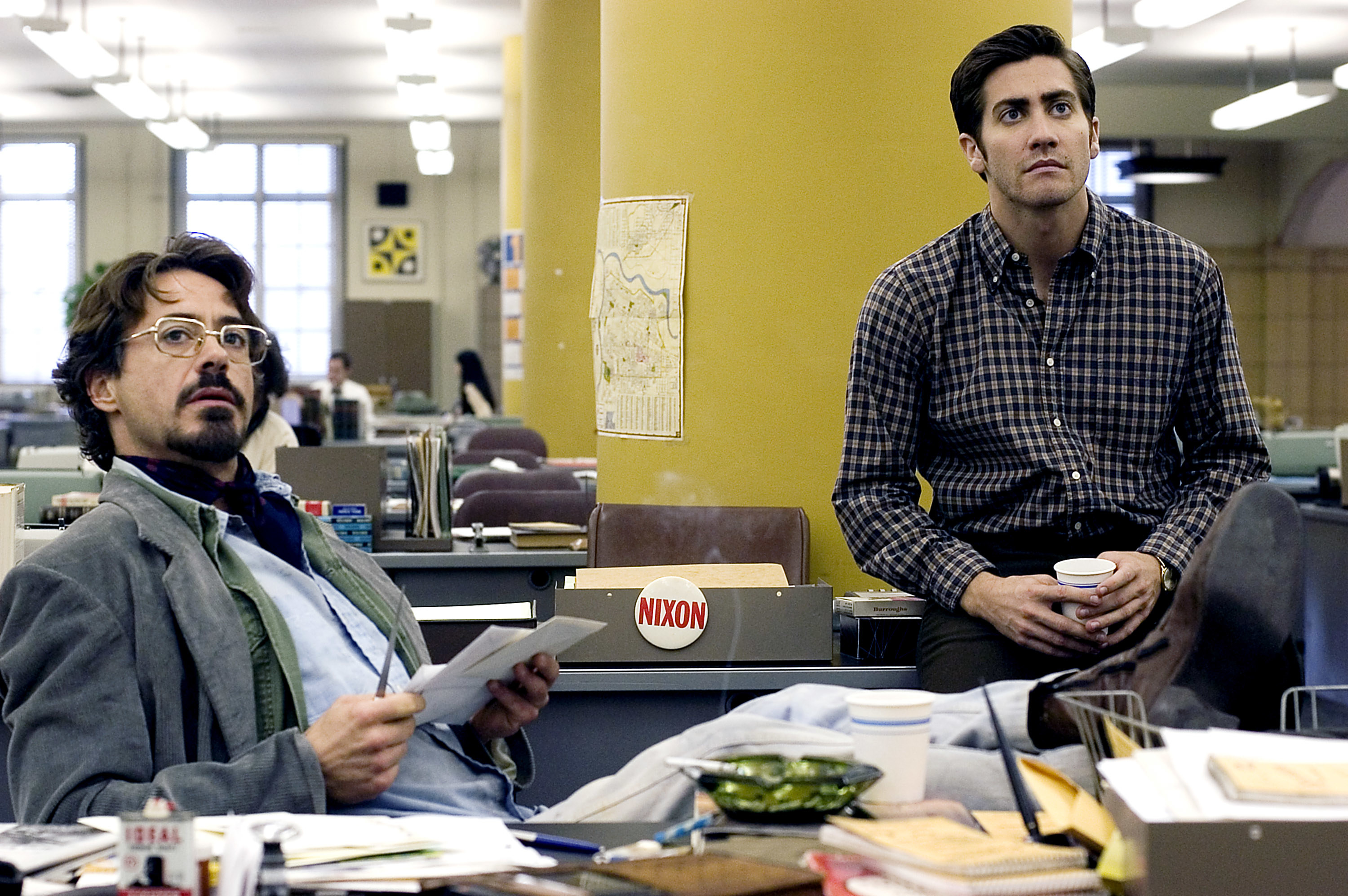 Robert Downing Jr and Jake in a scene for Zodiac