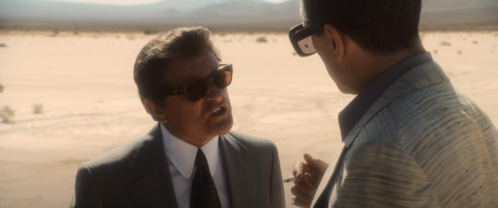 Joe Pesci yells at Robert De Niro in a desert