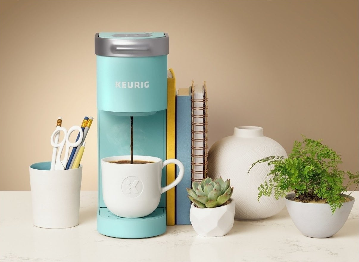 Aqua Keurig with white mug