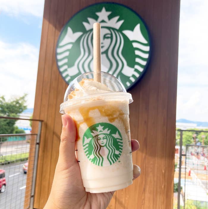 スタバさん 正気ですか あの ご当地グルメ をフラペチーノにしちゃうなんて