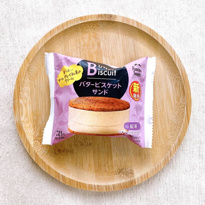 FamilyMart（ファミリーマート）のオススメのスイーツ「バタービスケットサンド 紅茶」