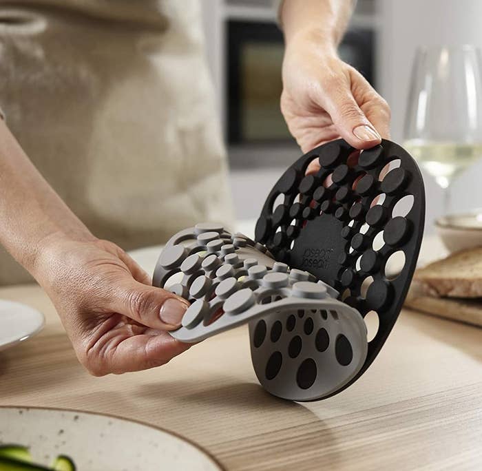Farfalloni-Shaped Pot Holders, Pot Holders for Kitchen Cookware, Silicone  Oven Grips, Fun Kitchen Gadgets, from a Collection of Different  Pasta-Shaped Unique Kitchen Gadgets