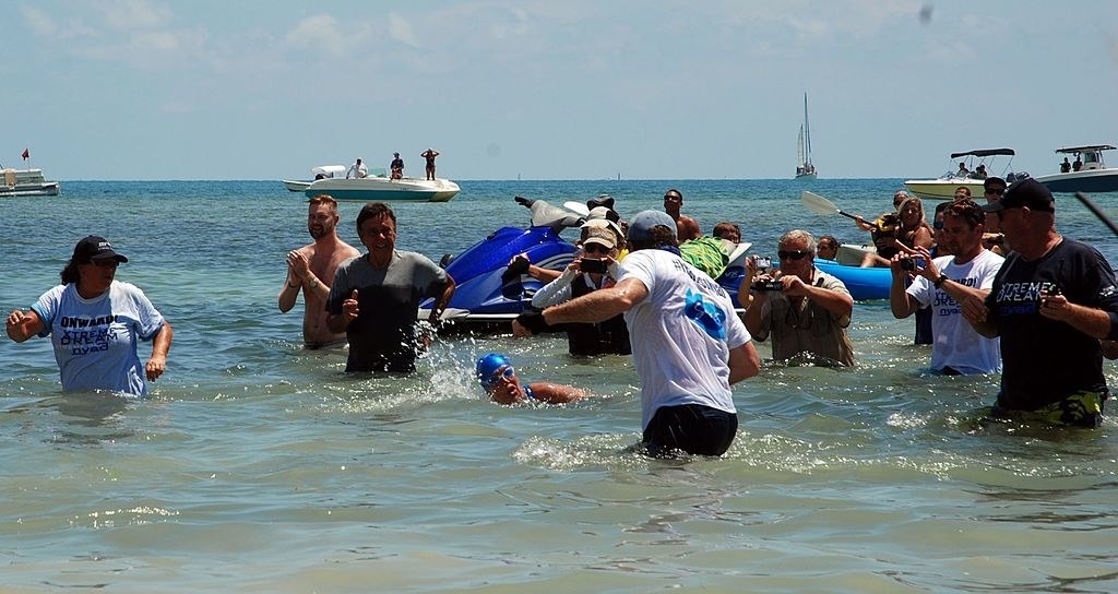 nyad being greeted as she swims on shore