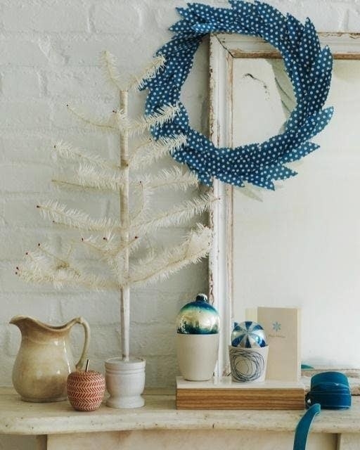 62 DIY Christmas Decorations To Help Deck The Halls - 40