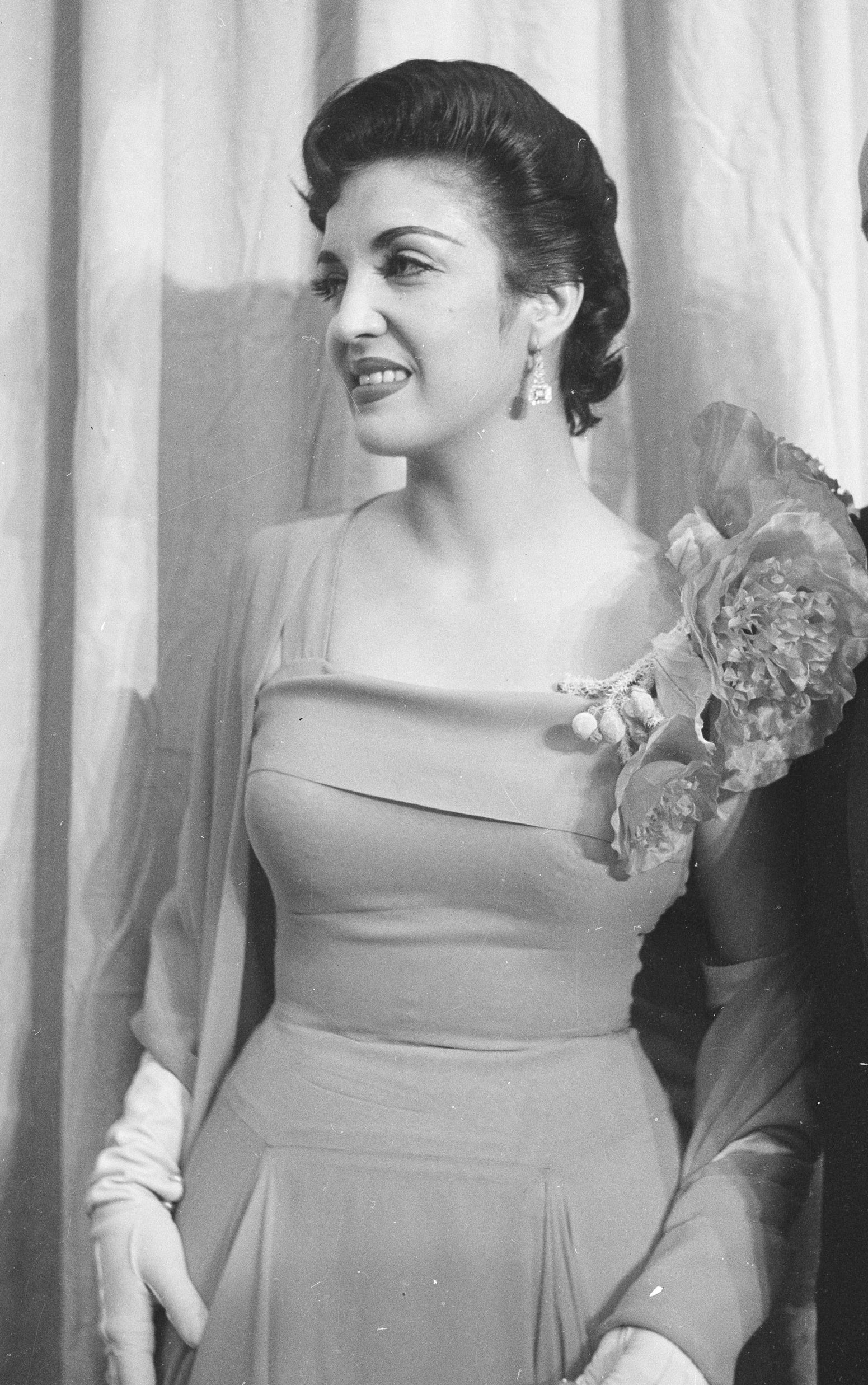 Katy Jurado is pictured at the Oscars on March 30, 1955
