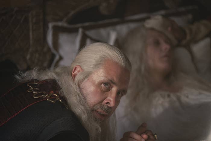 Viserys holds a dying Aemma's hand