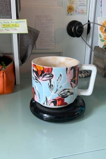 reviewer image of a coffee cup on the mug warmer