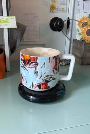 reviewer image of a coffee cup on the mug warmer
