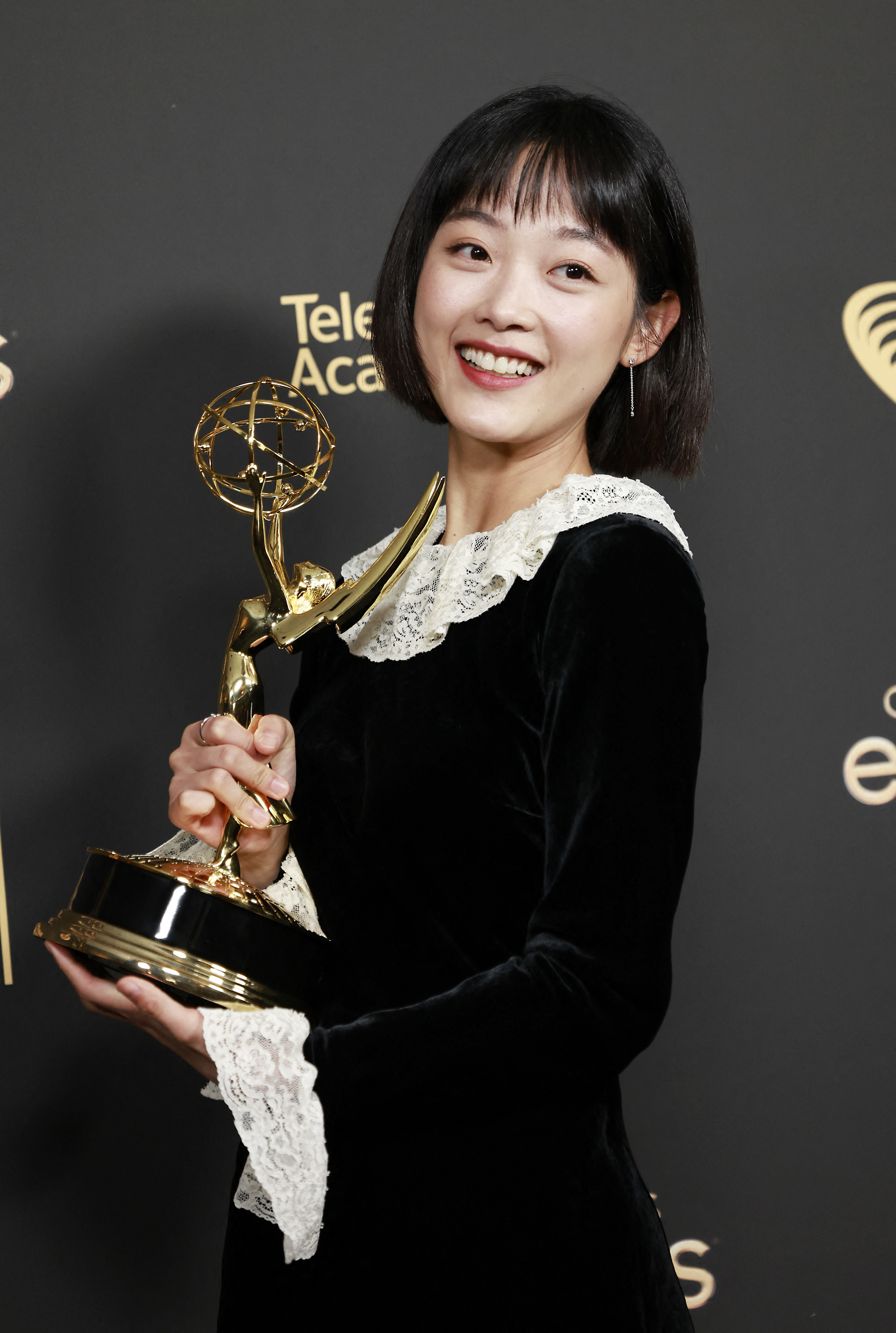 Lee Yoo-mi smiling and holding her Emmy