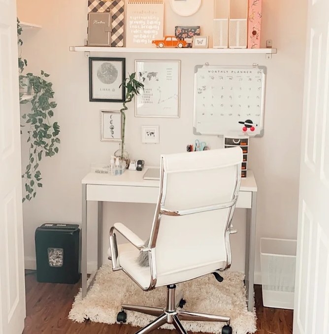 A reviewer&#x27;s photo of the white high gloss writing desk