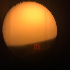 orange-y light at 5 seconds