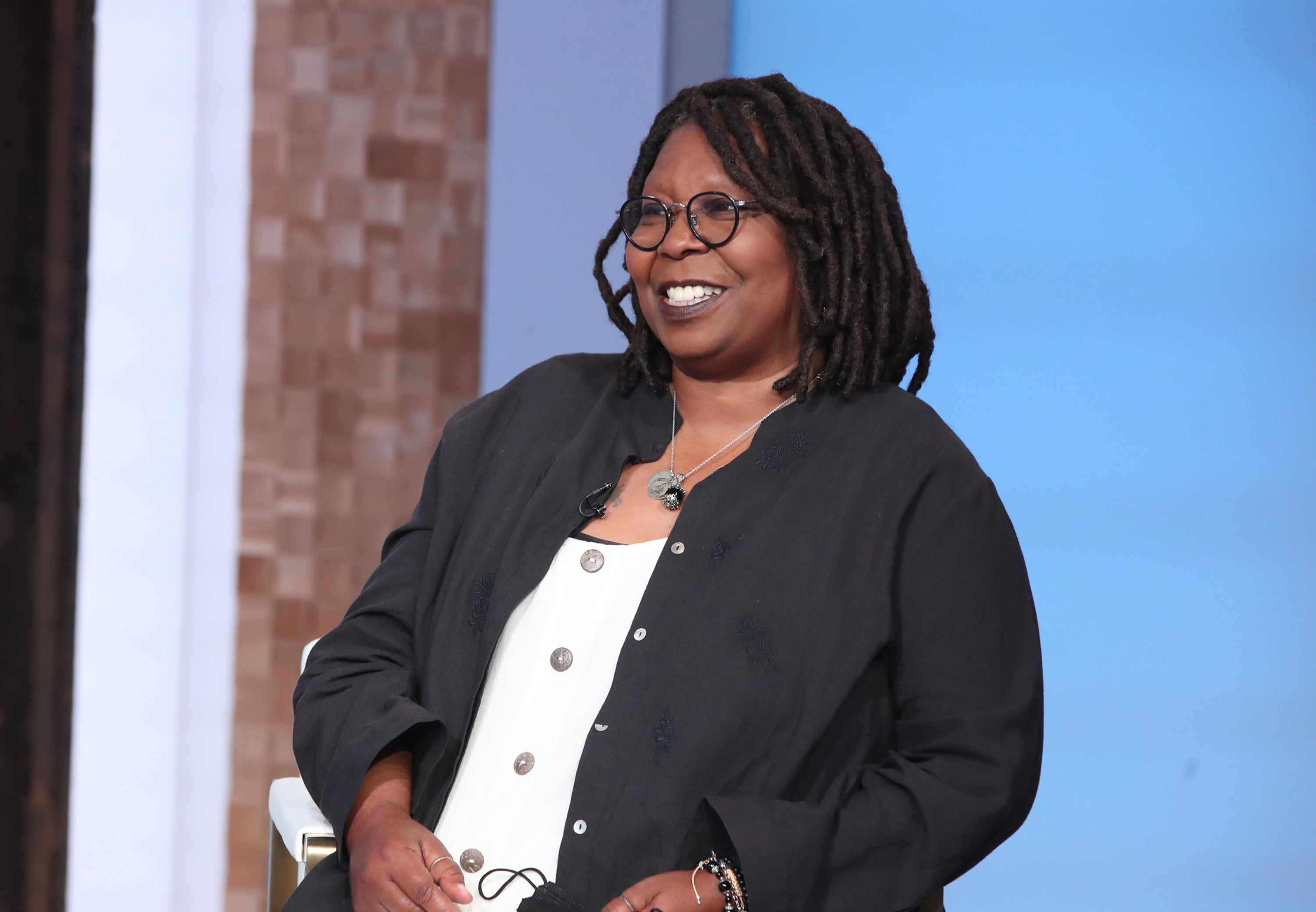 Whoopi Goldberg Doesn t Have Any Eyebrows Whoopi Goldberg Doesn t Have Any Eyebrows