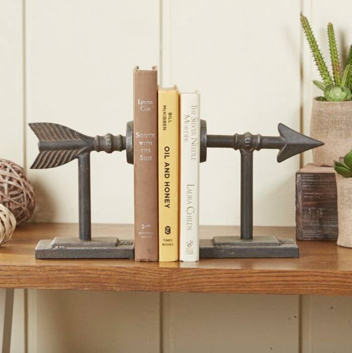 the set of iron arrow bookends