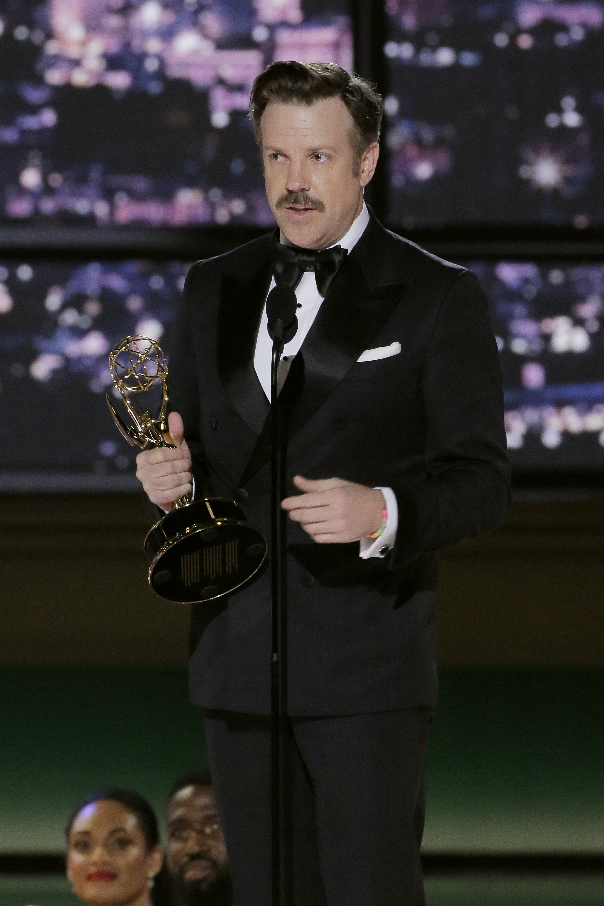 Jason Sudeikis accepting an Emmy