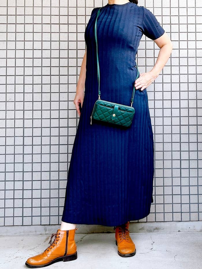 もうバッグいらないじゃん しまむらの ポーチみたいな長財布 スマホも入って便利すぎる