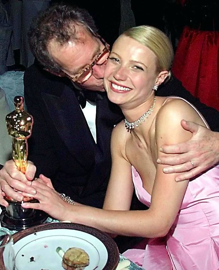 Gwyneth and her dad at a table holding an award