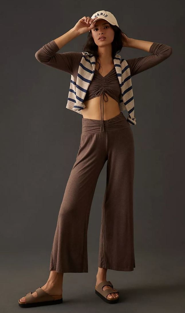 model wearing brown loose fitted pants