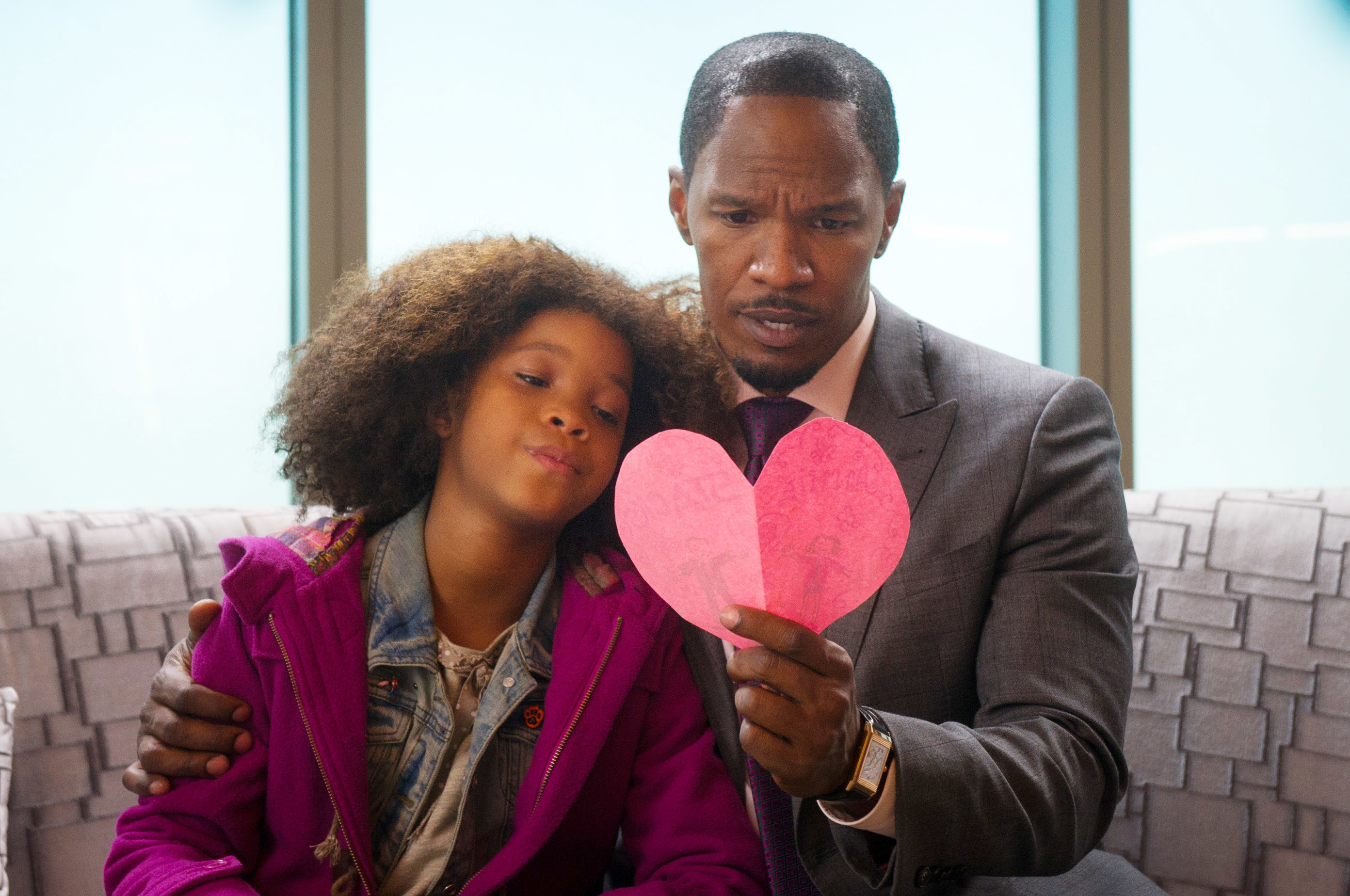 Quvenzhané with Jamie Foxx, who&#x27;s holding a paper heart