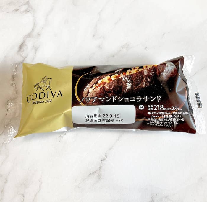 LAWSON(ローソン)のおすすめスイーツ「GODIVA ノワアマンドショコラサンド」
