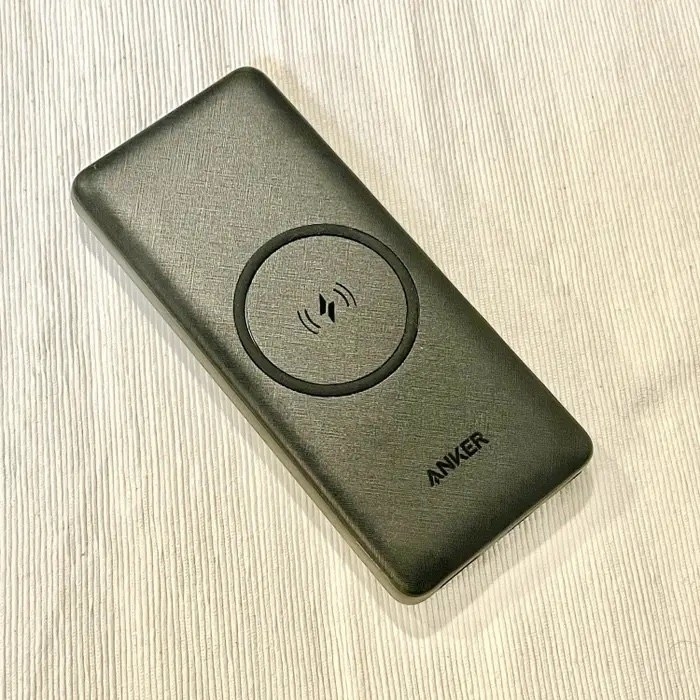        Anker                     - 33