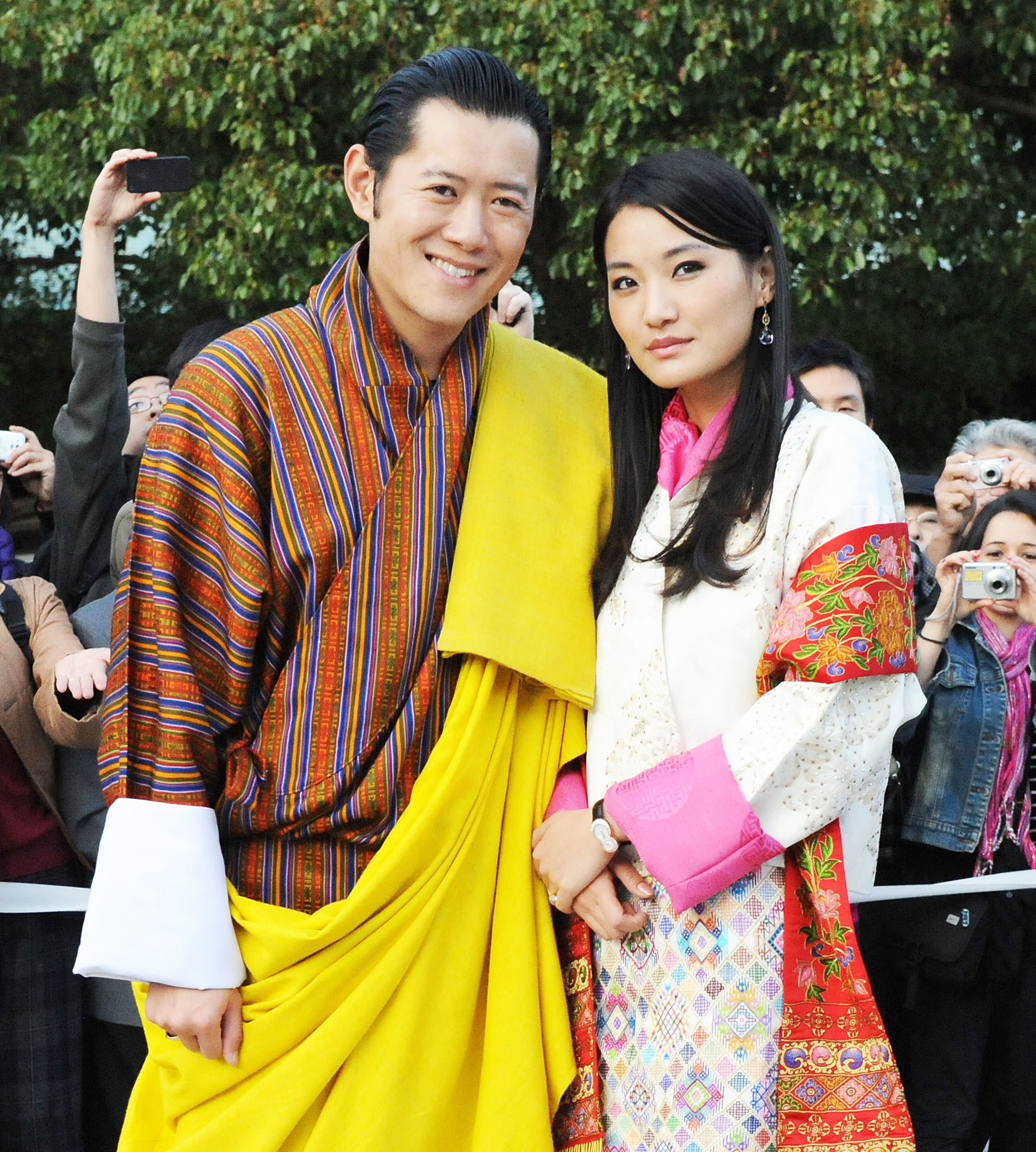 the king and queen dressed in traditional clothing