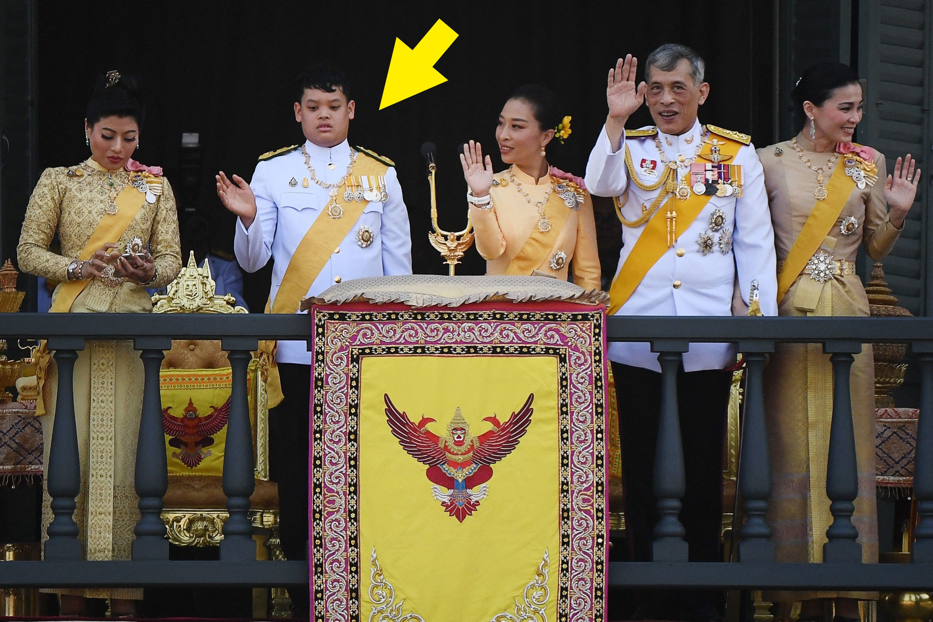 the royal family waving on a balcony
