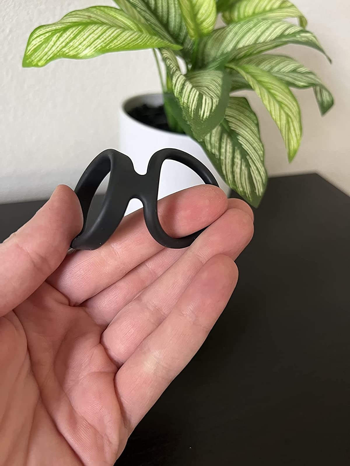 reviewer stretching black dual cock ring