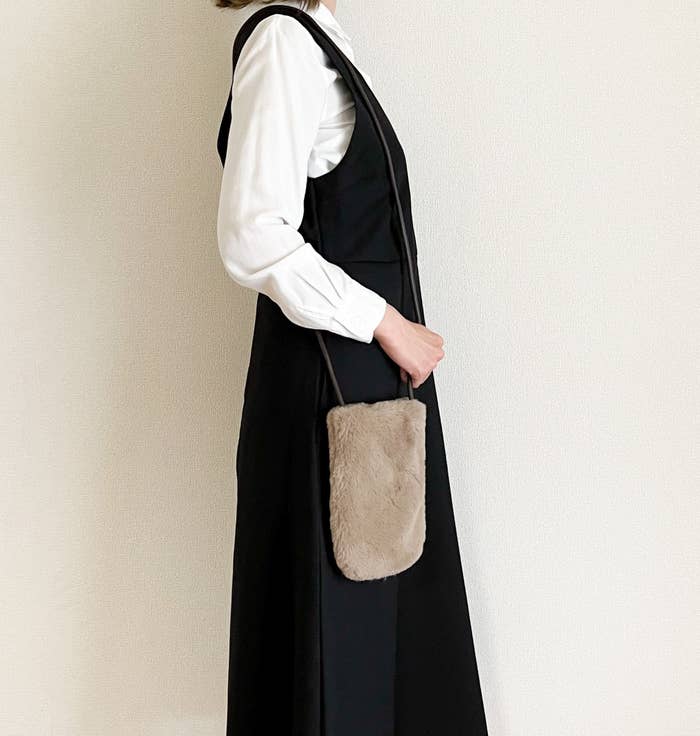 新品】ファーのバッグ(ブラック) 極まる