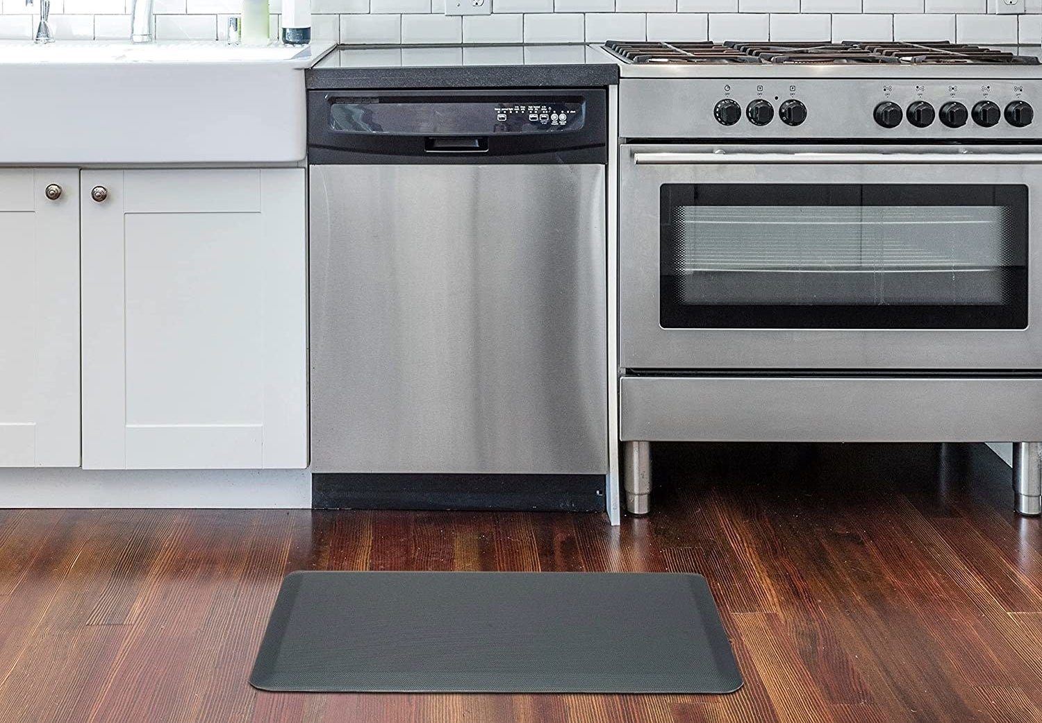 the mat in front of an oven