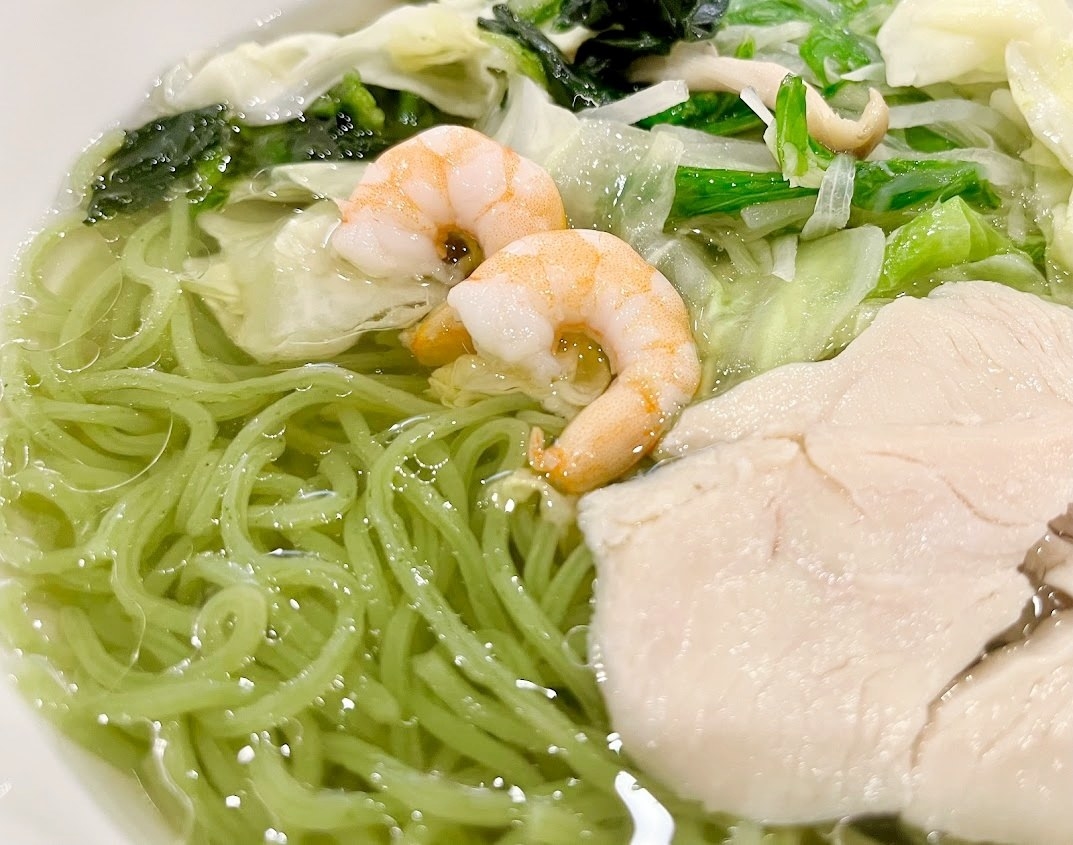 Denny&#x27;s（デニーズ）のおすすめ麺「ハーブ鶏とたっぷり野菜の翡翠麺」