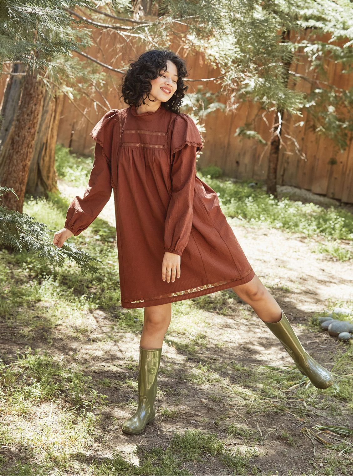 model wearing the brown dress in a lawn
