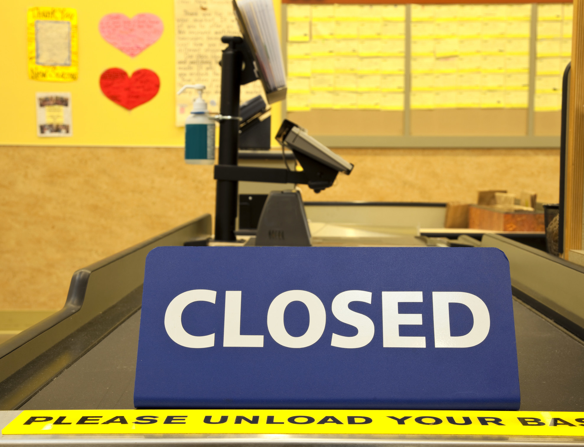 A &quot;Closed&quot; sign at checkout