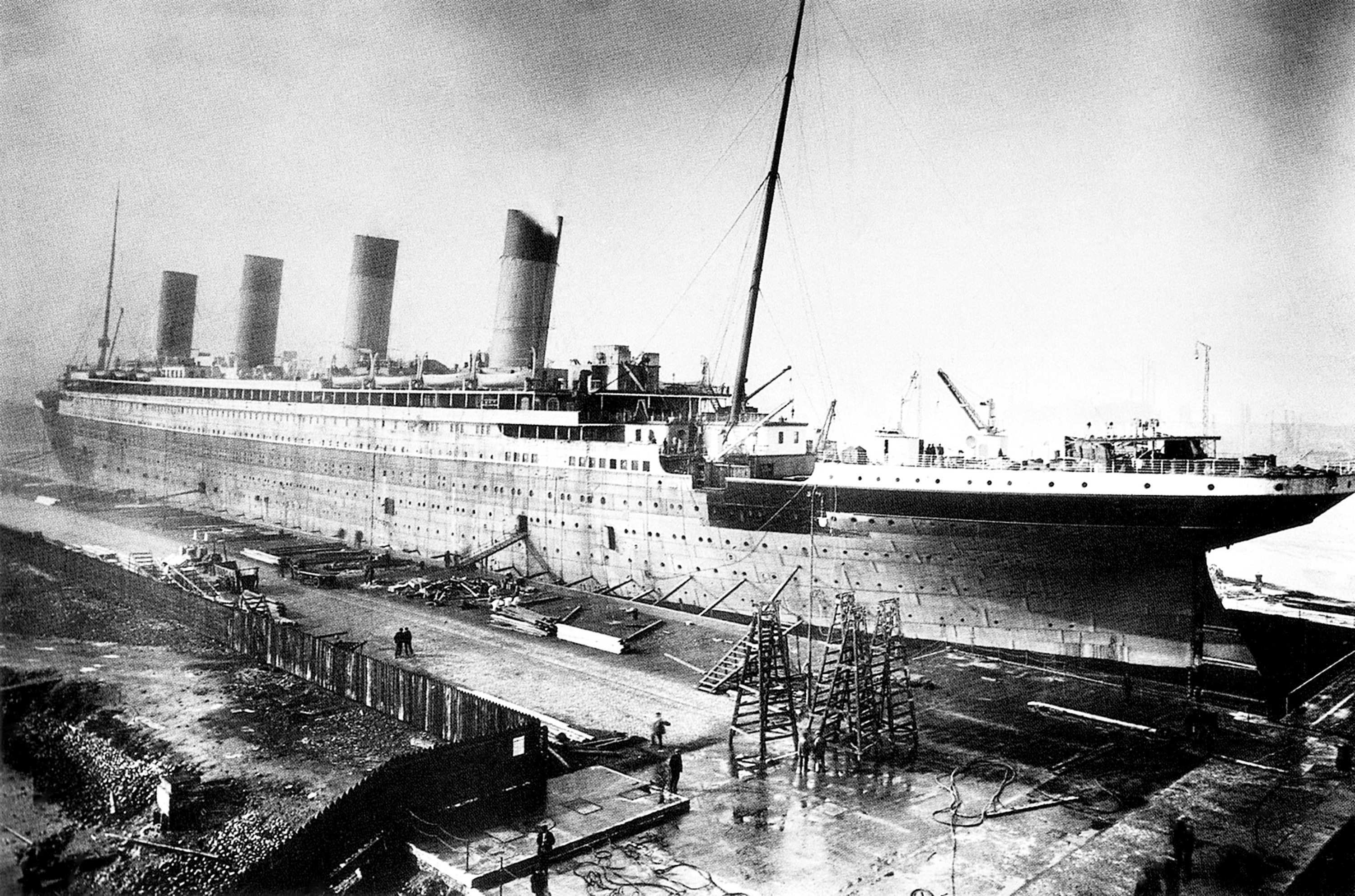 old photo of the Titanic docked