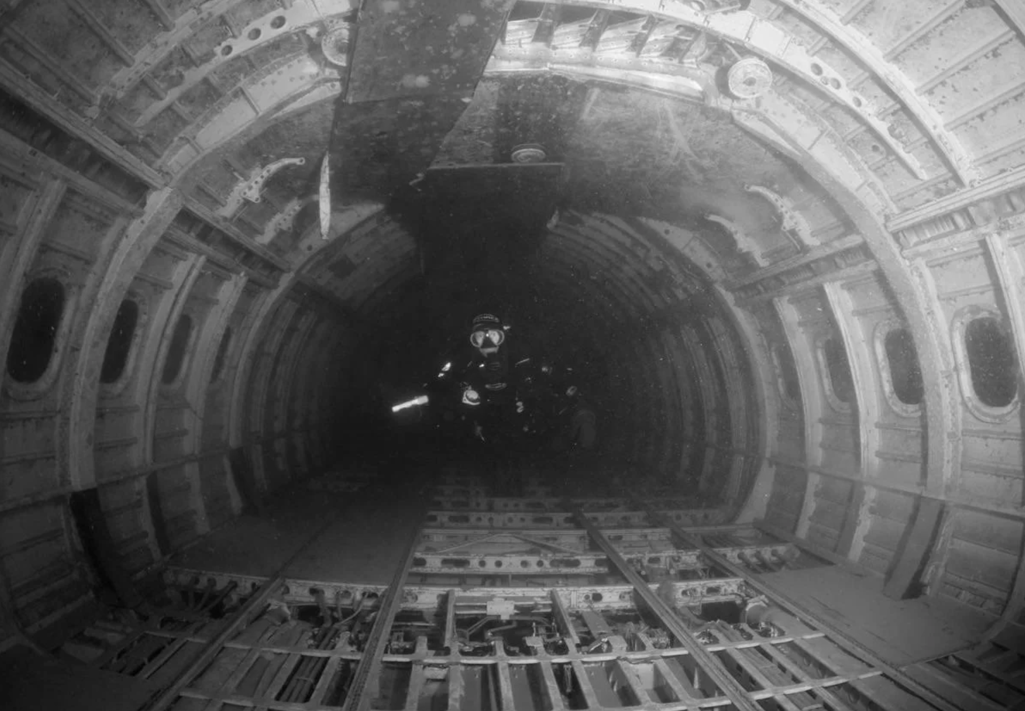 Submechanophobia  25 Sinister Photos Of Submerged Objects - 70