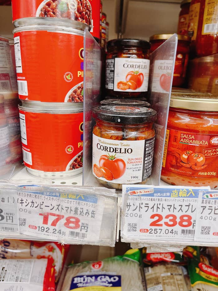 業務スーパーのオススメの調味料「サンドライドトマトオイル漬け」