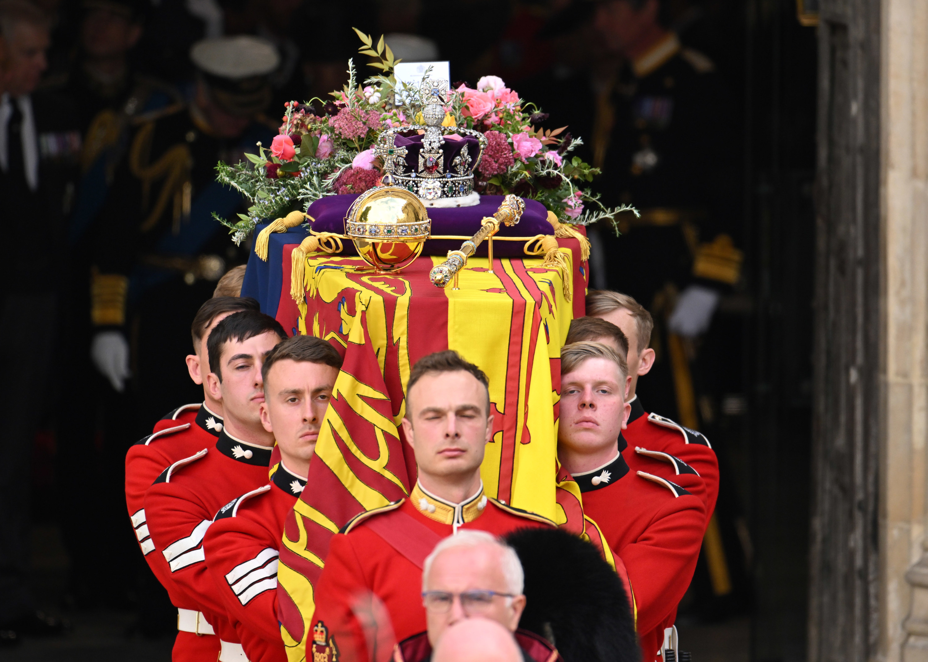 The queen&#x27;s coffin is carried during her funeral procession
